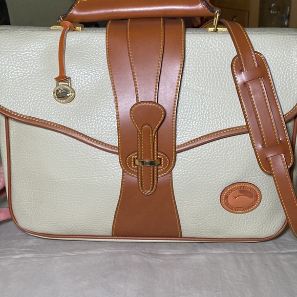 Dooney & Bourke Handbags - Vintage Dooney & Bourke Messenger Computer All Weather Leather Bag